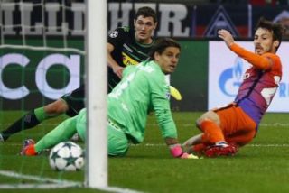 Silva mete al Manchester City en octavos de Champions