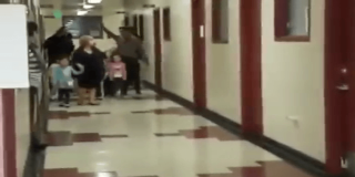 As&iacute; lavan el cerebro los amigos de Podemos a ni&ntilde;os de 4 a&ntilde;os en Venezuela