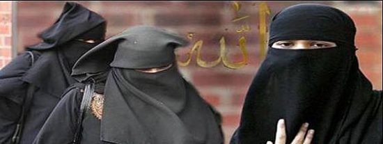 Niqab, burka, velo, mujer e Islam.