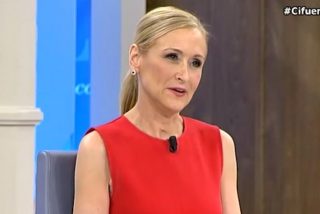 Cifuentes se cachondea de la batasuna capitalista de Ahora Madrid: "Puede ofrecer a los okupas sus 9 inmuebles"