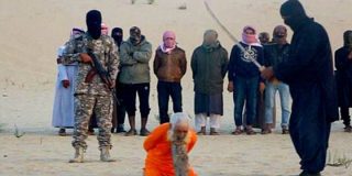 [FOTOS X] El cl&eacute;rigo de 100 a&ntilde;os decapitado con una enorme espada por los demonios del DAESH