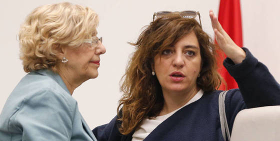Manuela Carmena con Celia Mayer (PODEMOS).