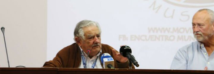 Jos&eacute; Mujica: "El Papa honra a la humanidad entera"