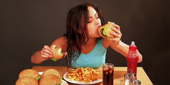 Los 10 consejos para calmar la ansiedad que provoca comer comida grasienta