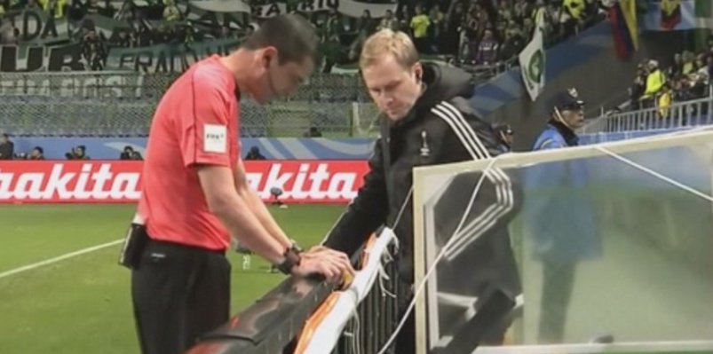 Se pita el primer penalti de la historia con Instant Replay... con pol&eacute;mica