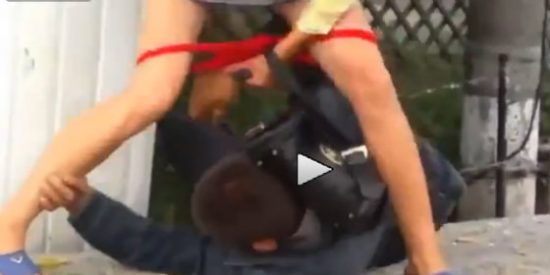La rusa que obliga al borrachuzo a chuparle el chichi tras comerse un r&aacute;bano