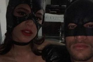 'Batman' Neymar se va de fiesta con 'Catwoman'
