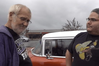 Regala a su padre el coche de sus sue&ntilde;os
