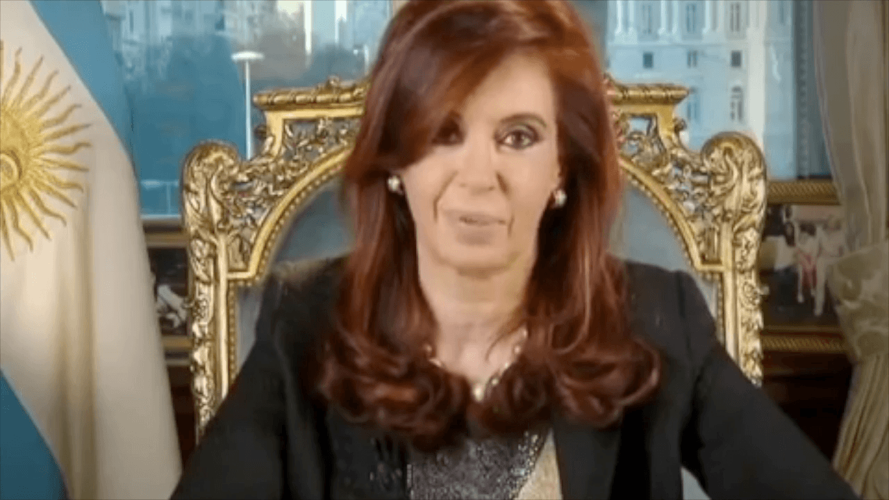 Cristina Kirchner: 'Miss Botox está sola y forrada de millones ...