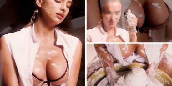 [V&Iacute;DEO] Irina Shayk recochinea tetas en bandolera la escena de Demi Moore en 'Ghost'