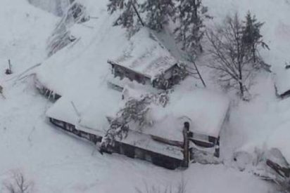 Localizadas con vida ocho personas en el hotel sepultado por la nieve en Italia