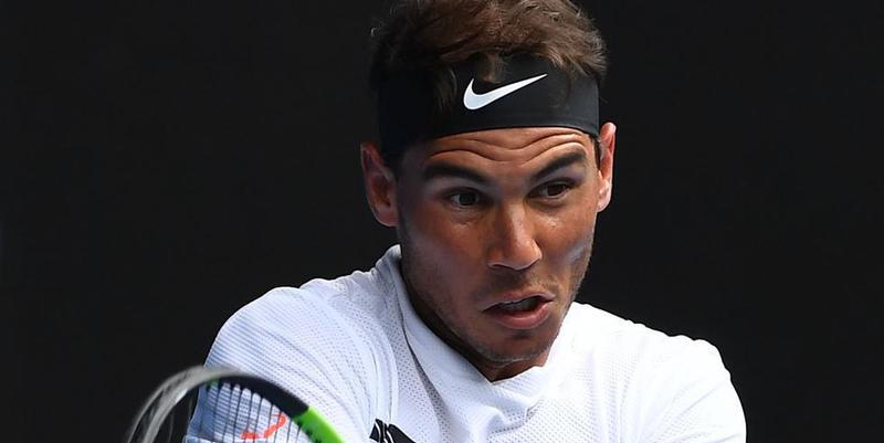 Un Rafa Nadal imponente debuta en Australia corriendo a pelotazos a Florian Mayer