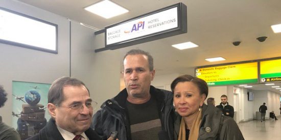 Trump ordena la detención de refugiados en aeropuertos de EEUU