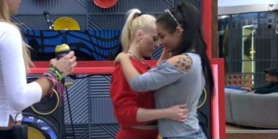 Las de 'GH VIP 5' a punto de tener un l&iacute;o l&eacute;sbico mientras que To&ntilde;o Sanch&iacute;s se asusta al ver a Terelu