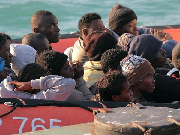 El juez ordena la expulsión de nueve inmigrantes que llegaron a Cala Pi en patera