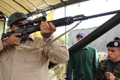 [V&Iacute;DEO] Las armas secretas que llevar&aacute; Maduro a los barrios para que todos se atiborren de balas