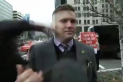 As&iacute; le ponen la cara morada de un 'trumpazo' al blanco l&iacute;der supremacista