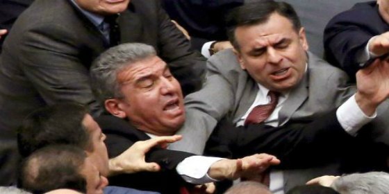 Los puñetazos en el Parlamento turco por la reforma constitucional que dará más poder a Erdogan