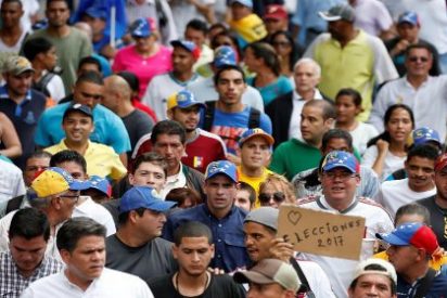 Miles de venezolanos salen a las calles para exigir elecciones anticipadas y botar al s&aacute;trapa Maduro