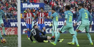 Messi engancha el Bar&ccedil;a a la Liga: Atl&eacute;tico de Madrid 1 - FC Barcelona 2