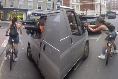 [V&Iacute;DEO] As&iacute; se venga esta mujer en bicicleta de las impertinencias del cochino conductor