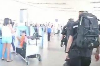 Los chilenos despiden entre aplausos a la UME que combati&oacute; los incendios forestales