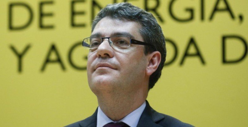 Alvaro Nadal rechaza eliminar el Impuesto Especial sobre Electricidad porque habr&iacute;a que subir otro