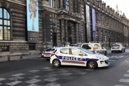 Im&aacute;genes en las inmediaciones del Louvre despu&eacute;s del suceso
