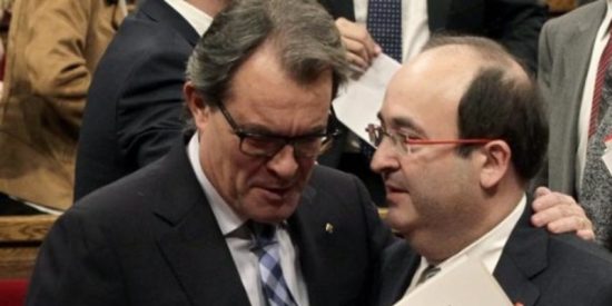 Los claudicantes del PSC firman una moci&oacute;n de apoyo a Artur Mas que demoniza a Espa&ntilde;a