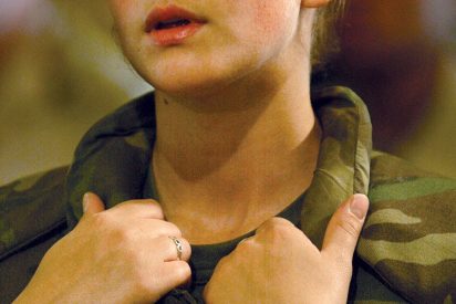Las fotos de mujeres marines desnudas que levantan ampollas en la Armada estadounidense