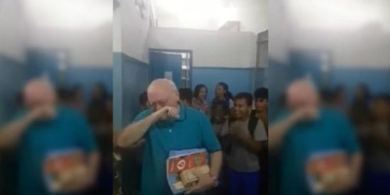 La emocionante sorpresa a un ejemplar profesor en su &uacute;ltimo d&iacute;a de clases