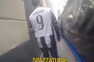 Esto te espera si se te ocurre pasear por N&aacute;poles con la camiseta de Higua&iacute;n