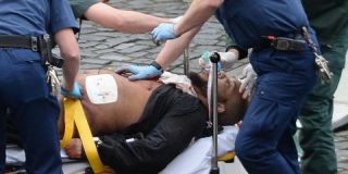 As&iacute; embiste por el puente de Westminster el terrorista isl&aacute;mico tirando a una mujer al r&iacute;o T&aacute;mesis