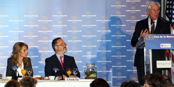 Alejandra Silva cobra 'en especie'