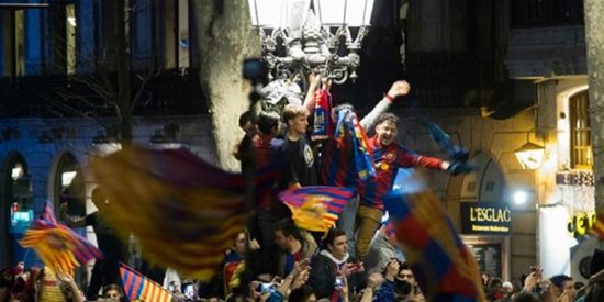 La celebraci&oacute;n m&aacute;s loca de un ex barcelonista tras la remontada ante el PSG