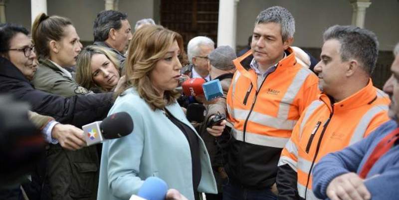 Susana Díaz mima a los estibadores y acepta sus privilegios para posicionarse en las primarias del PSOE