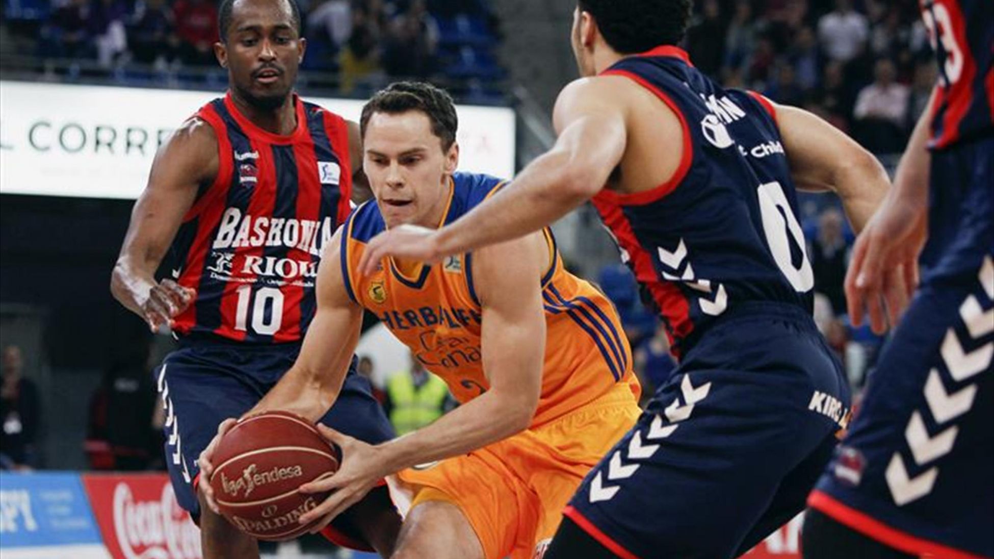 Baskonia se asegura el 'play-off' tras imponerse a Gran Canaria (95-90)