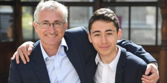 Chico de 16 a&ntilde;os invent&oacute; un c&oacute;digo que puede salvar a quienes sufran un infarto