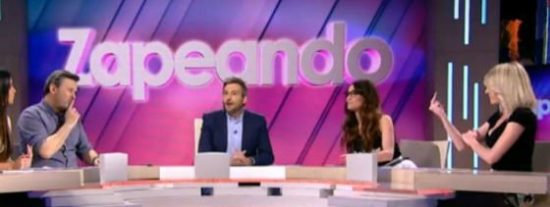 Pillada extrema de Anna Sim&oacute;n haciendo una peineta a Miki Nadal