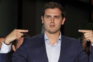 Albert Rivera deja como unos vagos de tomo y lomo a las huestes de Iglesias