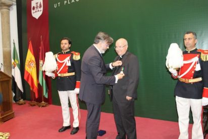 Don Amadeo Rodr&iacute;guez Magro nombrado Hijo Adoptivo de Plasencia