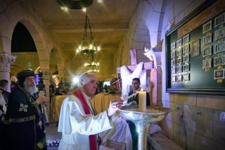 "Su sangre inocente nos une": Bergoglio y Tawadros sellan el ecumenismo de los m&aacute;rtires