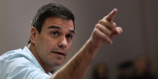 Uss&iacute;a ridiculiza al 'plurinacional' S&aacute;nchez: "Tambi&eacute;n los gilipollas tienen derecho a descansar en el cementerio"