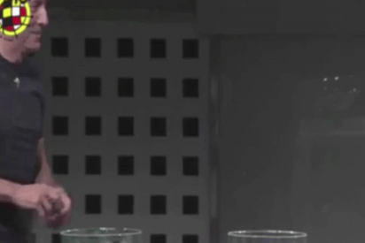 El exjugador Patxi Salinas la l&iacute;a parda con las bolas del sorteo