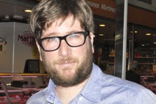 El postureo de Miguel Urb&aacute;n se le vuelve en contra: Twitter le masacra por posar con su hijo en brazos en el Parlamento europeo