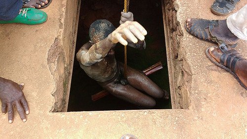 El hombre encontrado en el fondo de en un pozo