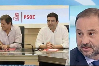 El 'sanchista' &Aacute;balos despide a la gestora del PSOE con un puyazo de libro
