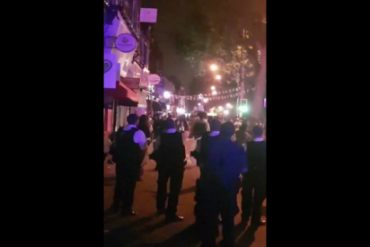 Enfrentamiento feroz entre la polic&iacute;a y j&oacute;venes armados con cuchillos y machetes en Londres