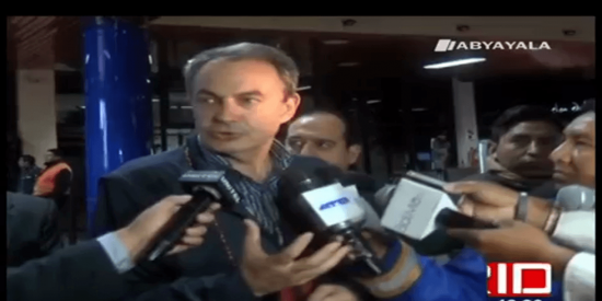 Zapatero 'el mamporrero' aplaude al 'gorila rojo' y se lo monta con Evo Morales: "&iexcl;Dale duro, Maduro!"