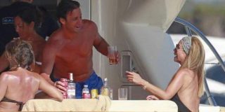 Álvaro Muñoz Escassi se deja 'mimar' por Lara Dibildos, su 'ex'